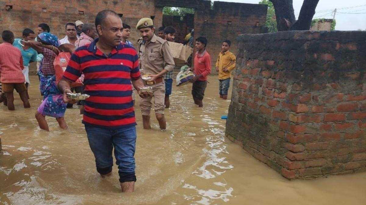 बहराइच में घाघरा नदी में फंसे 114 किसानों का हुआ रेस्क्यू, शुक्रवार से चल रहा था बचाव अभियान